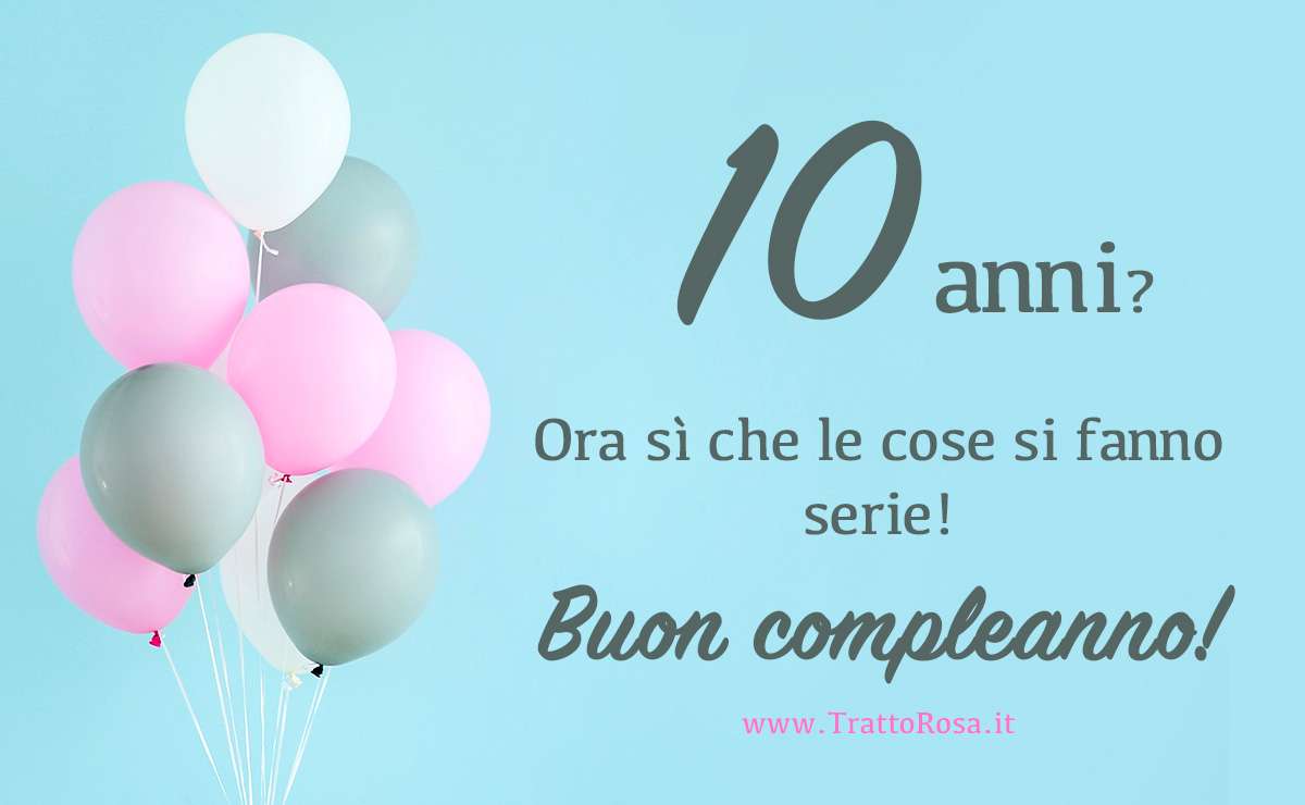 Palloncini rosa, grigi e bianchi su sfondo azzurro con la frase “10 anni? Ora sì che le cose si fanno serie! Buon compleanno!”